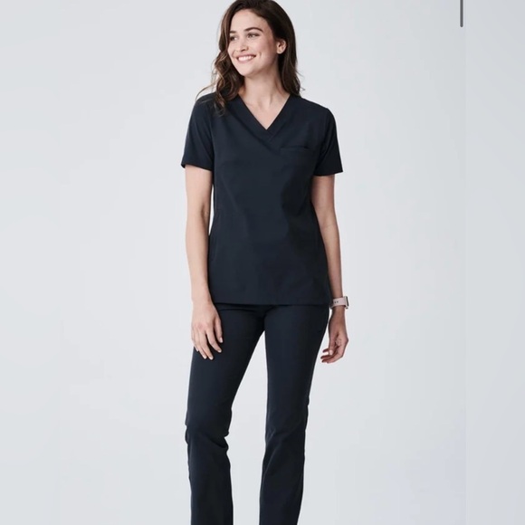 MEDELITA VISTA V-NECK SCRUB TOP - Picture 2 of 11
